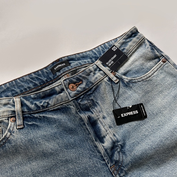 Express Light Wash Denim - Relaxed Straight Low Rise - 12S - Picture 4 of 6